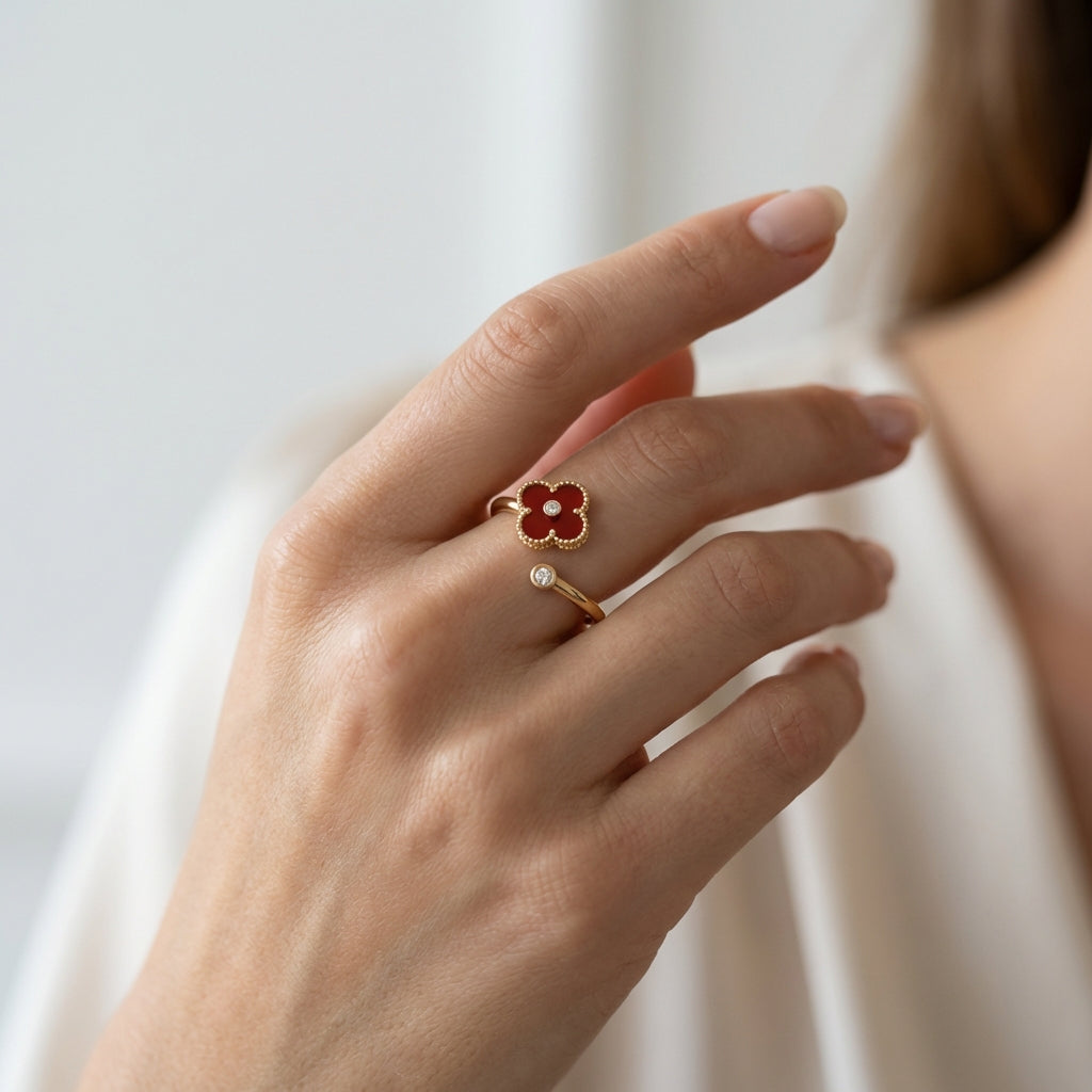 Hřebíček - Žena s prstenecm (carré)